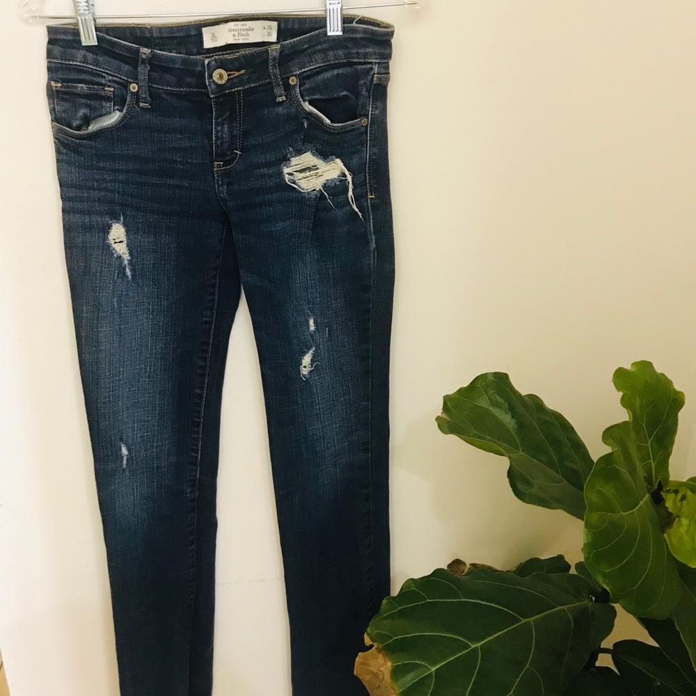 Abercrombie&Fitch dark distressed jeans